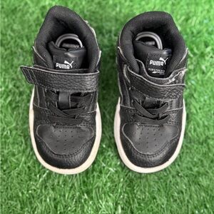 Puma Kids Black and White Sneakers Size 6C‎